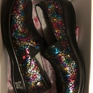 Algeria Keli Minnow Rainbow Nursing Shoes